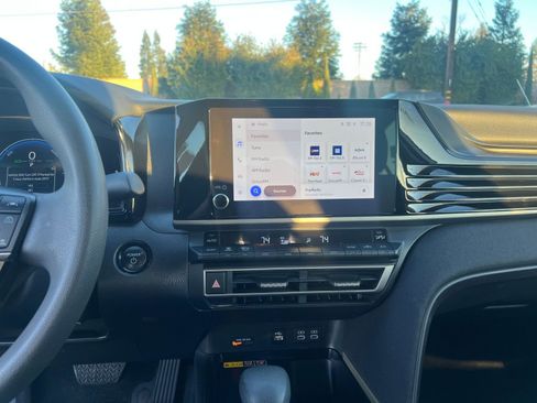 Used 2025 Toyota Camry LE image 18