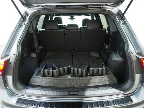 Used 2023 Volkswagen Tiguan SE R-Line image 5