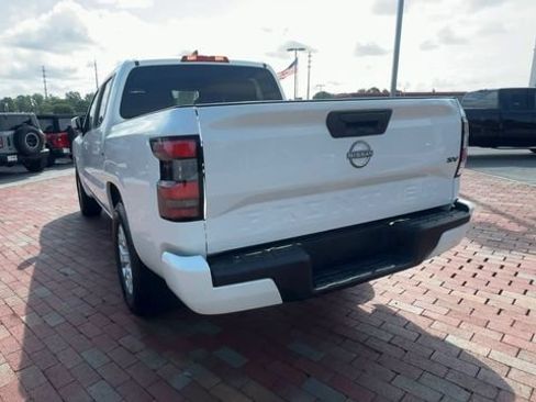 Used 2022 Nissan Frontier SV RWD image 9