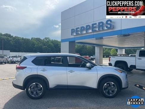Used 2025 Nissan Rogue SV FWD image 7