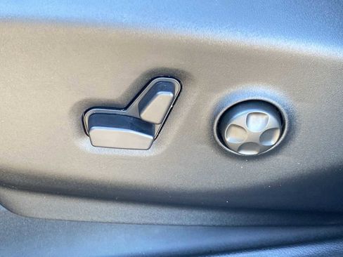 New 2026 Chrysler Pacifica Limited image 21