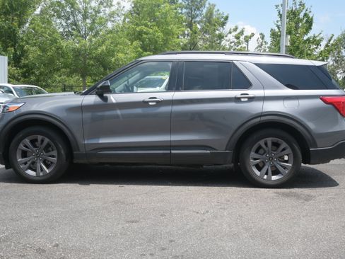 Used 2022 Ford Explorer XLT w/ Equipment Group 202A RWD image 6