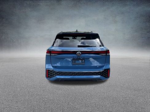 New 2025 Volkswagen Tiguan SE R-Line image 19