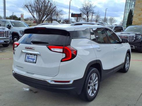 Used 2022 GMC Terrain SLT image 3