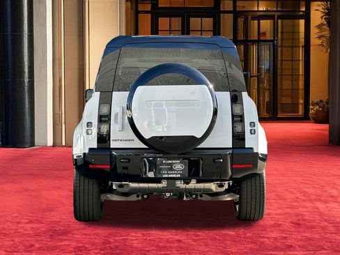 New 2026 Land Rover Defender 110 X-Dynamic SE image 11