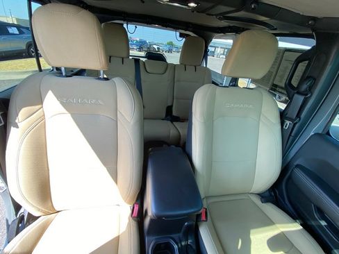 Used 2022 Jeep Wrangler Unlimited Sahara AWD/4WD image 26