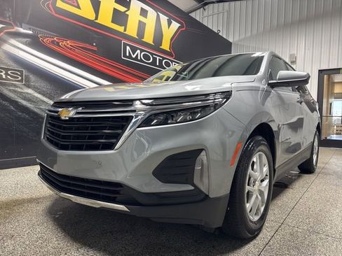 Used 2023 Chevrolet Equinox LT FWD image 2
