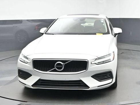 Used 2021 Volvo S60 T5 Momentum w/ Premium Package FWD image 3