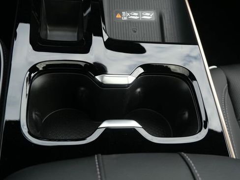 Used 2025 Buick Enclave Avenir image 21