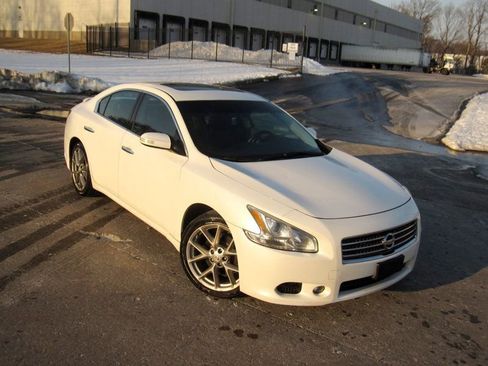 Used 2010 Nissan Maxima 3.5 SV w/ Sport Pkg image 2
