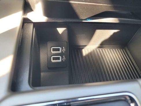 Used 2017 Ford F150 Lariat w/ Equipment Group 502A Luxury AWD/4WD image 26