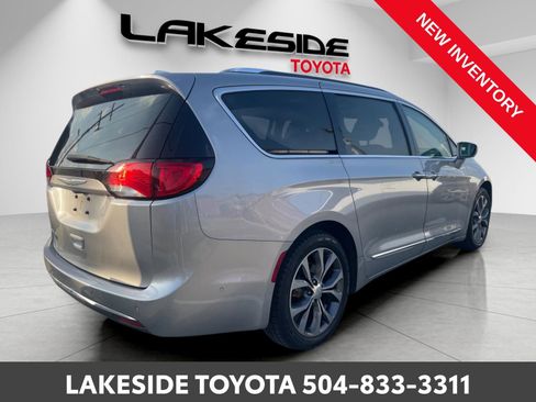 Used 2018 Chrysler Pacifica Limited w/ Tire & Wheel Group image 6