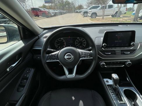 Used 2024 Nissan Altima 2.5 SV image 12