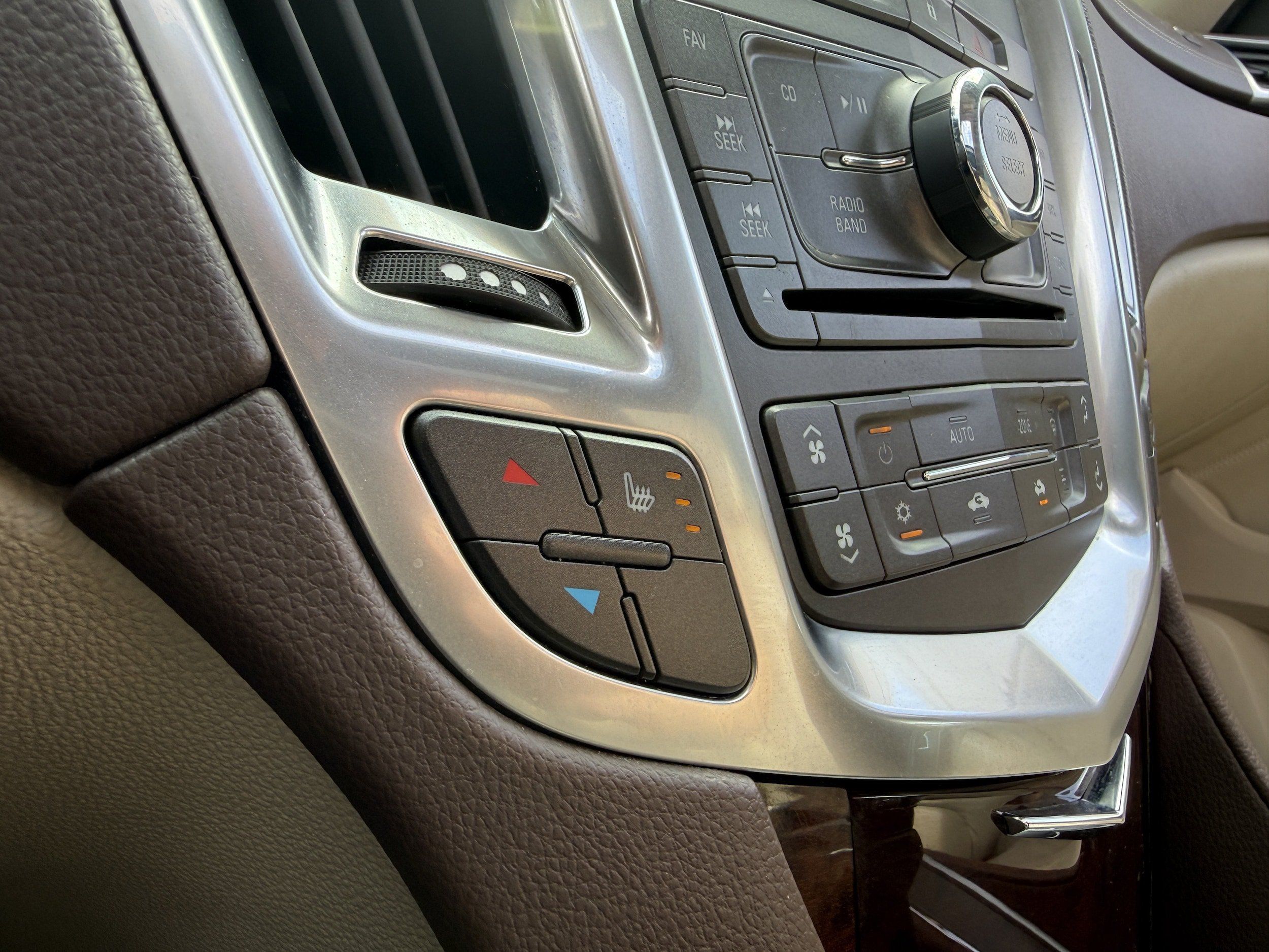 Used 2011 Cadillac SRX Luxury FWD image 18