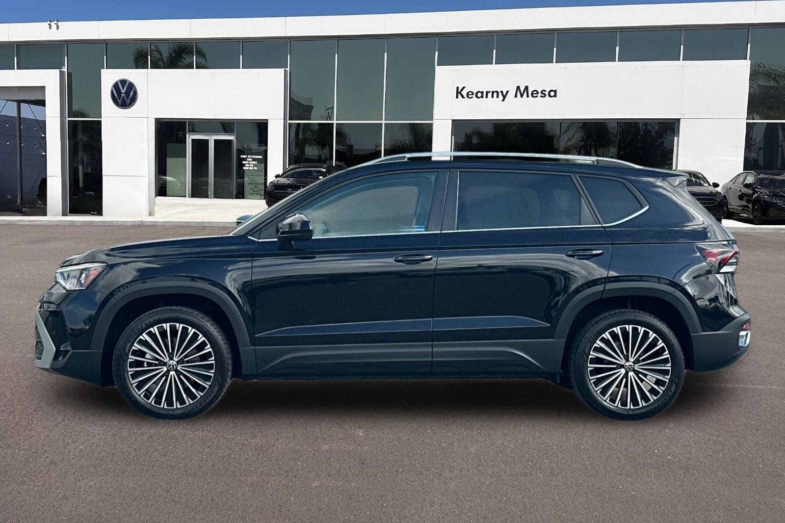Used 2025 Volkswagen Taos SE FWD image 7