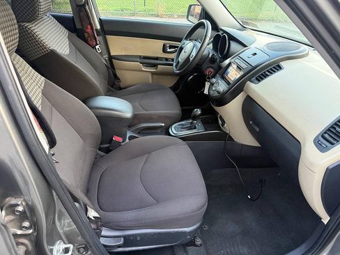 Used 2012 Kia Soul ! FWD image 10