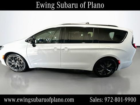 Used 2025 Chrysler Pacifica Limited FWD image 4