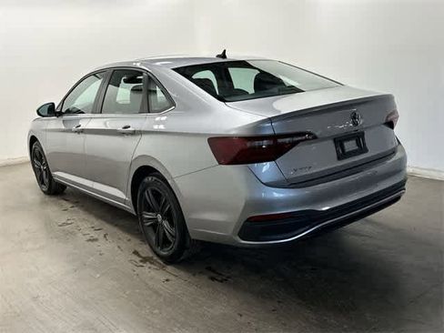 Certified 2023 Volkswagen Jetta SE w/ Panoramic Sunroof Package image 33