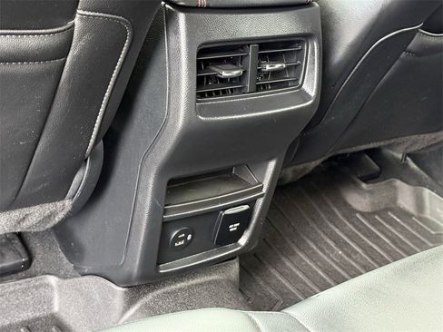 Used 2021 Ford Edge ST-Line image 13