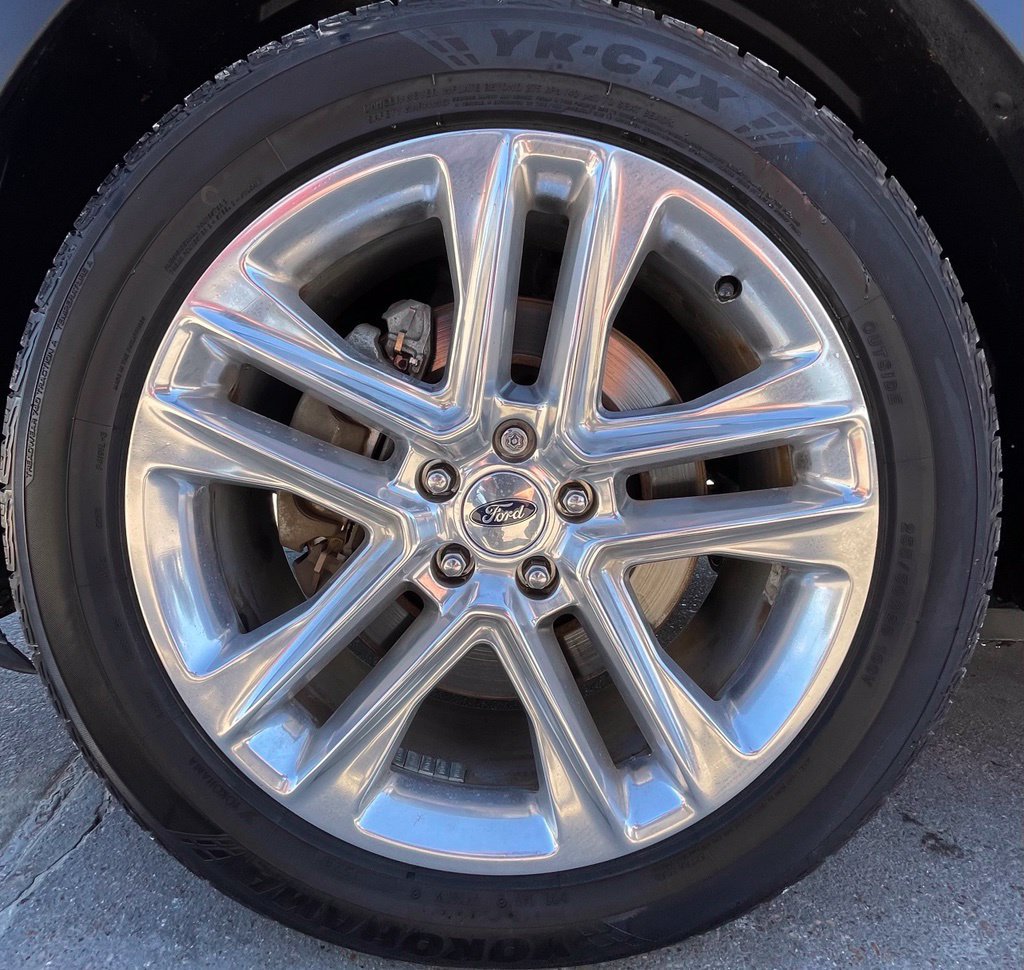 Used 2017 Ford Explorer XLT w/ Equipment Group 202A FWD image 9