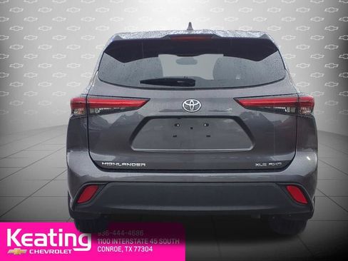 Used 2021 Toyota Highlander XLE AWD/4WD image 7