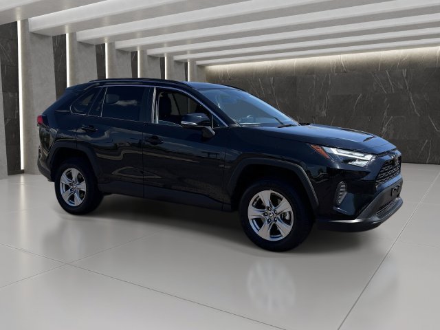 Used 2025 Toyota RAV4 XLE FWD image 8