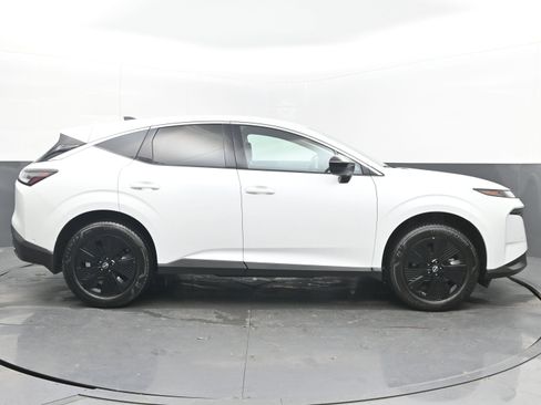 Certified 2025 Nissan Murano SV image 8