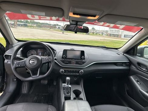 Used 2024 Nissan Altima 2.5 S FWD image 32