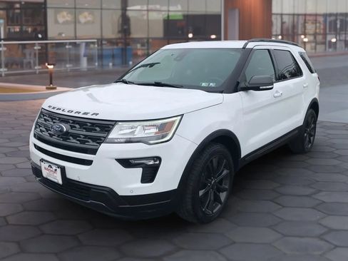 Used 2019 Ford Explorer XLT w/ Equipment Group 202A image 6