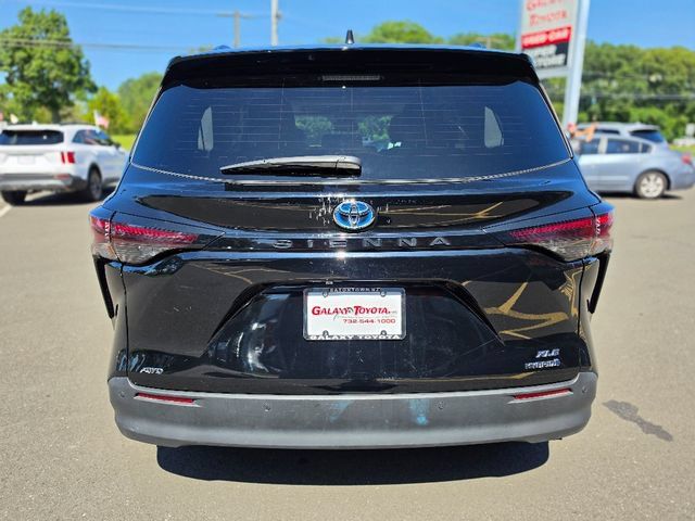 Used 2024 Toyota Sienna XLE w/ XLE Plus Package AWD/4WD image 6