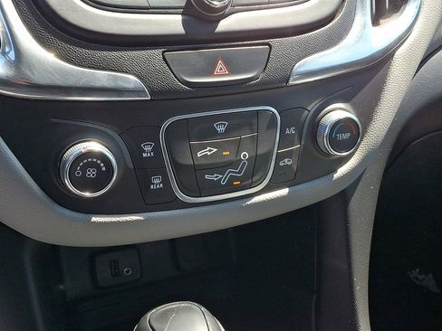 Used 2018 Chevrolet Equinox LS FWD image 15