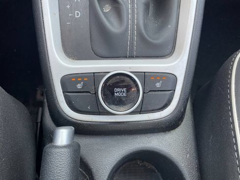 Used 2024 Hyundai Venue Limited FWD image 20