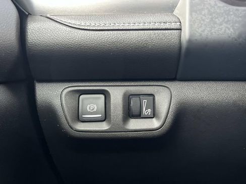 Used 2023 GMC Acadia SLT image 30