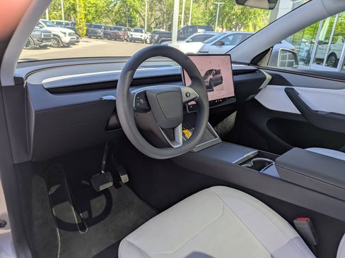 Used 2026 Tesla Model Y AWD image 14