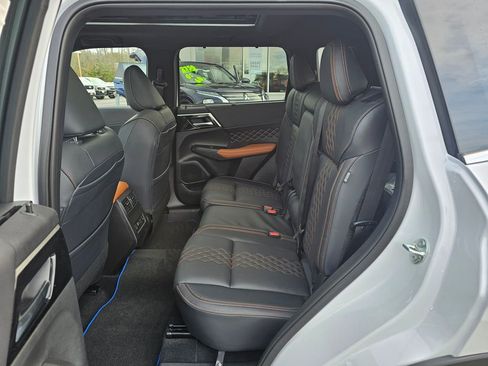 New 2025 Mitsubishi Outlander SEL image 11