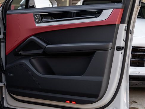 New 2026 Porsche Cayenne S image 43
