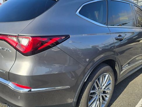 Used 2022 Acura MDX SH-AWD w/ Advance Package image 2