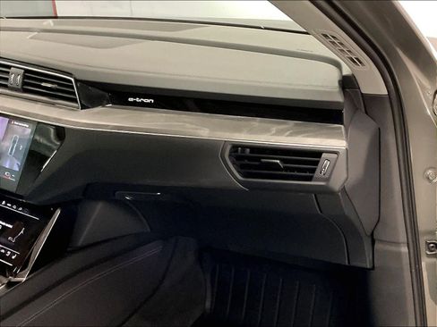 Certified 2024 Audi Q8 e-tron Premium Plus image 19