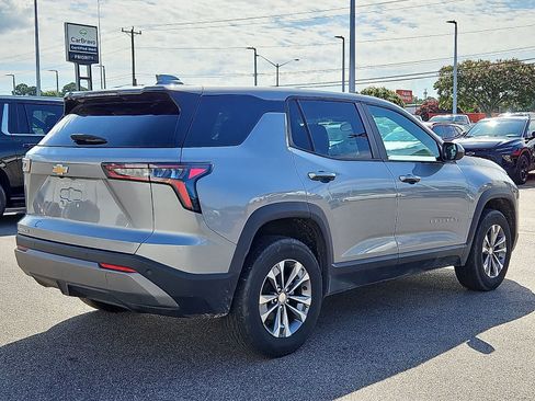 Used 2025 Chevrolet Equinox LT FWD image 3