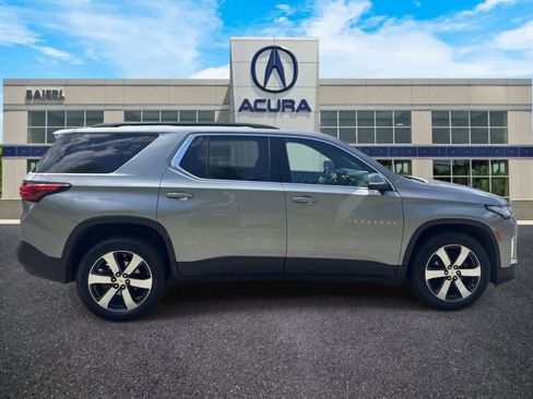 Used 2023 Chevrolet Traverse LT w/ LT Premium Package AWD/4WD image 6