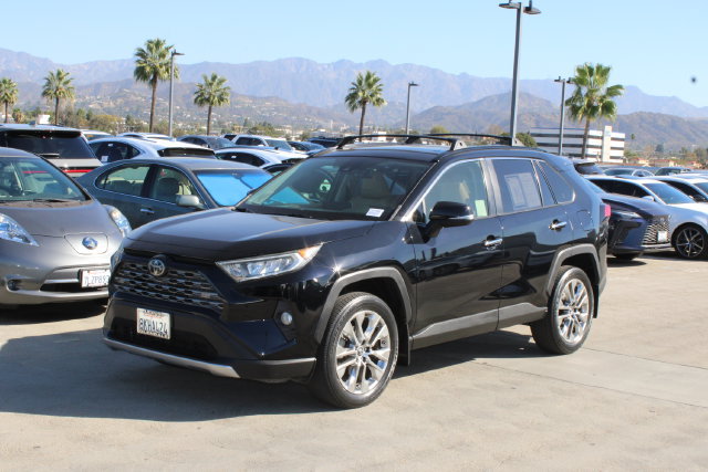 Used 2019 Toyota RAV4 Limited w/ Carpet Mat Package FWD image 3