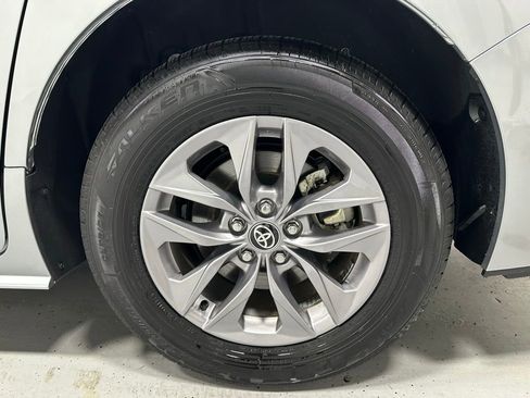 Used 2025 Toyota Sienna LE image 66
