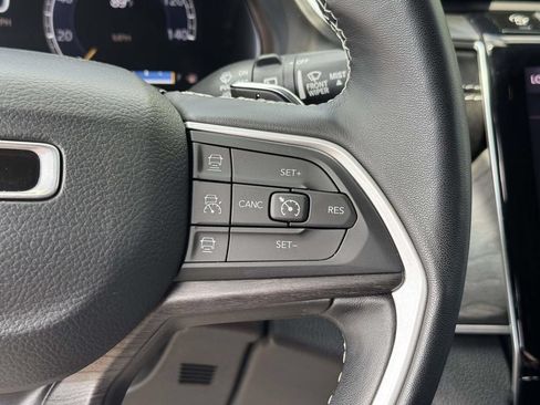 Used 2022 Jeep Grand Cherokee L Limited AWD/4WD image 23