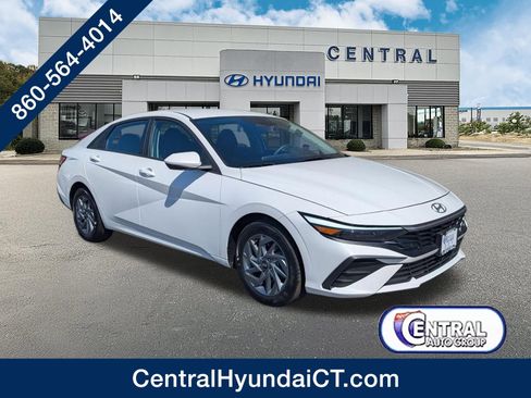 Certified 2024 Hyundai Elantra SEL FWD image 1