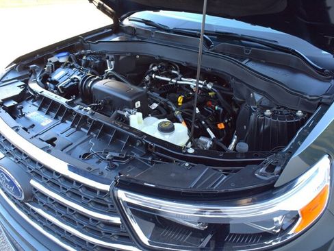 Used 2024 Ford Explorer XLT w/ Equipment Group 202A AWD/4WD image 36