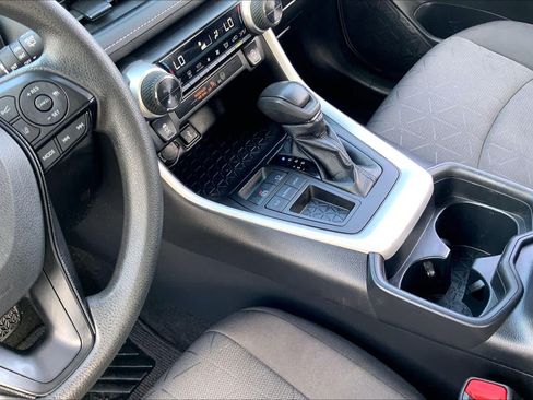 Used 2021 Toyota RAV4 XLE FWD image 16