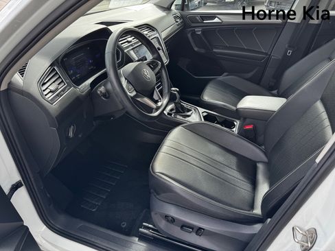 Used 2022 Volkswagen Tiguan SE image 9