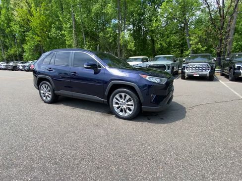Used 2021 Toyota RAV4 XLE Premium AWD/4WD image 4
