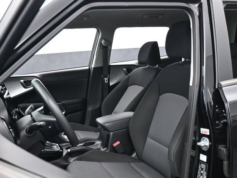 Used 2023 Kia Soul S FWD image 10
