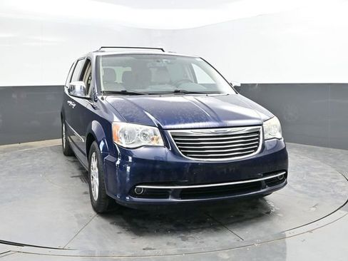 Used 2012 Chrysler Town & Country Touring-L w/ Entertainment Group #2 FWD image 2